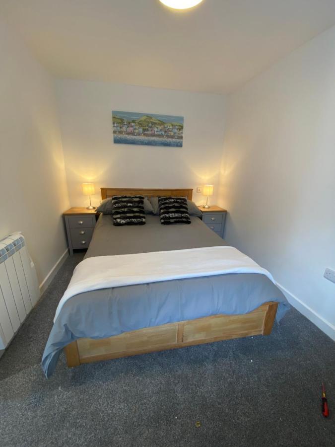 Modern 2 Bedroom Apartment, With Car Parking. Bitton Exteriör bild